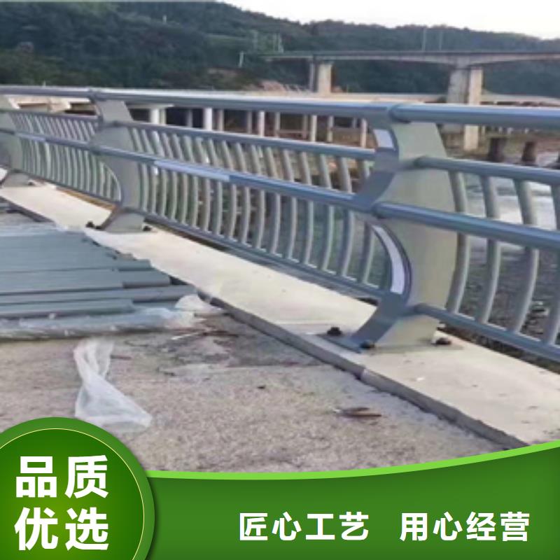 更多用户选择复合管防撞护栏
