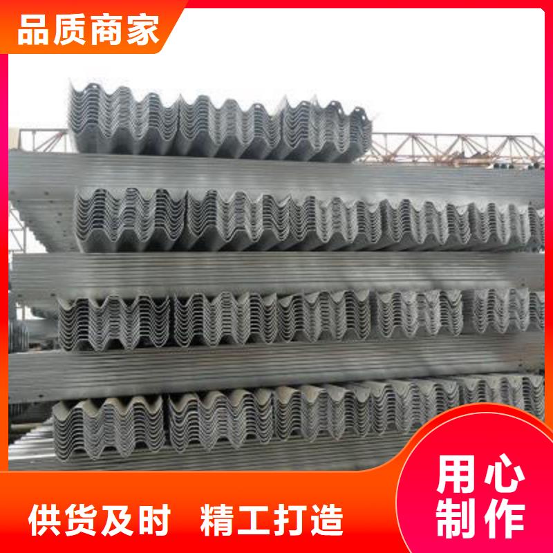 新闻：护栏板生产厂家选择大厂家省事省心