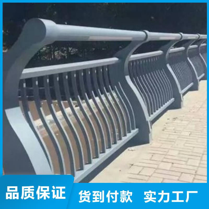 道路护栏款式多样