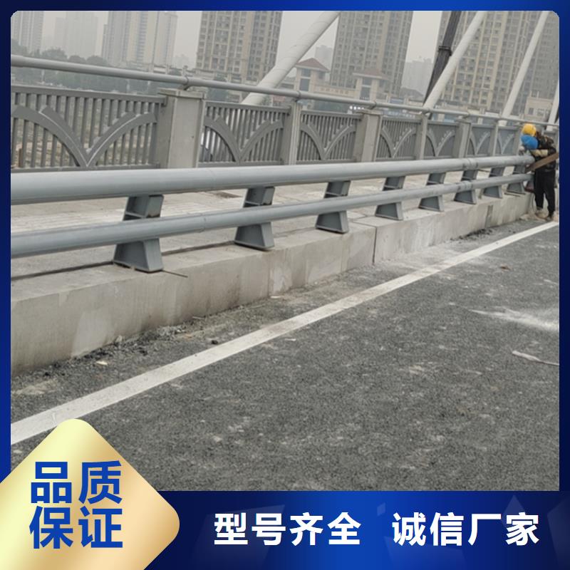 看这里!氟碳漆喷塑高速道路护栏
