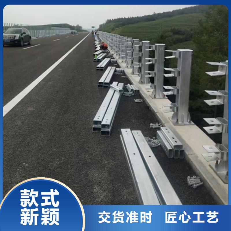 道路隔离栏碳钢立柱公司有现货