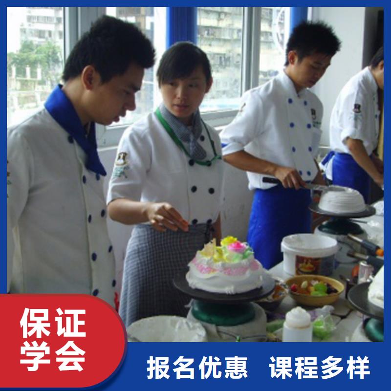 生日蛋糕裱花培训学校|学烘焙面包去哪里？中西糕点培训学费