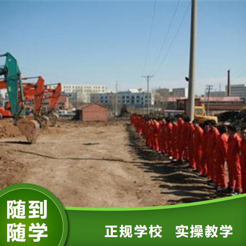 学开铲车的学校技校铲车培训场地大设备多