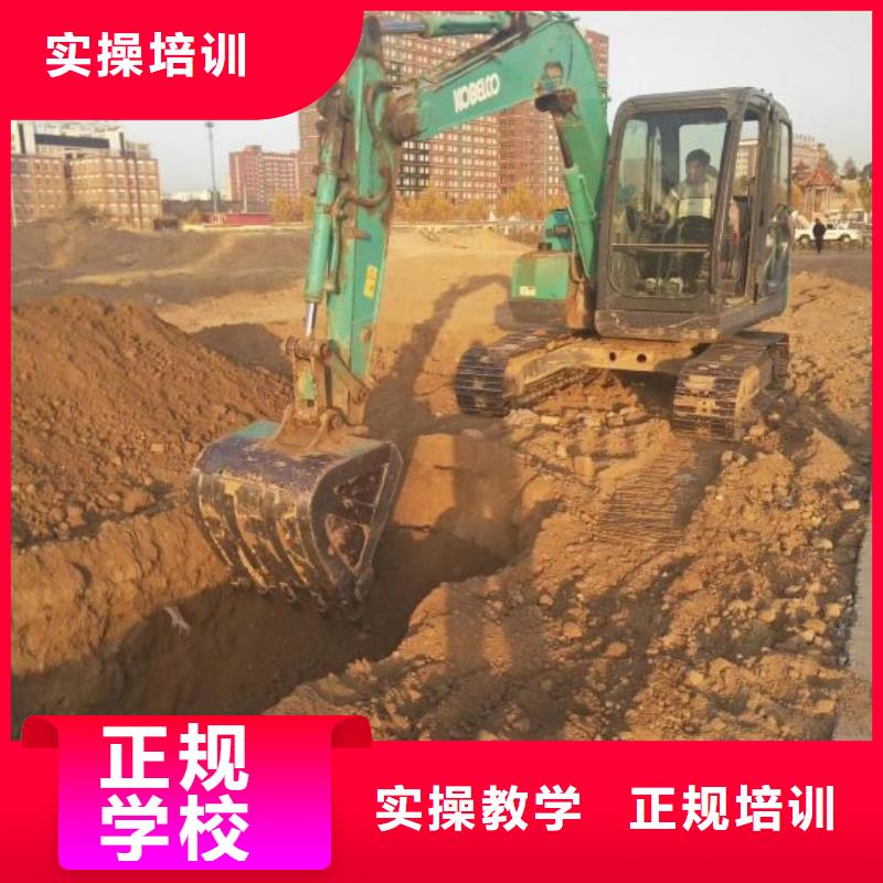 挖掘机培训学校虎振挖掘机免费试学