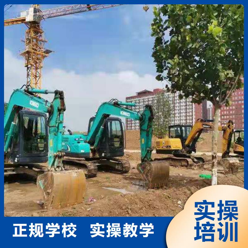 挖掘机技校_哪里有新能源汽修培训就业