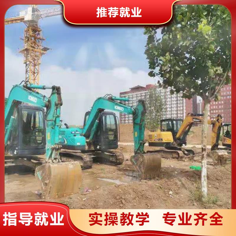 挖掘机技校_哪里有新能源汽修培训就业