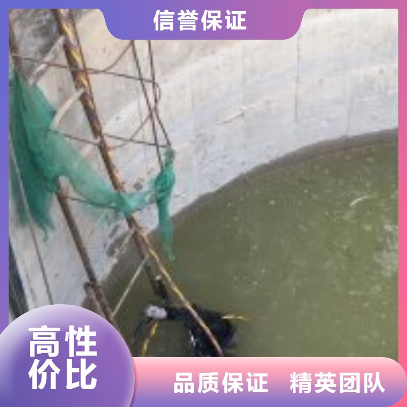 有现货的潜水员水下施工基地