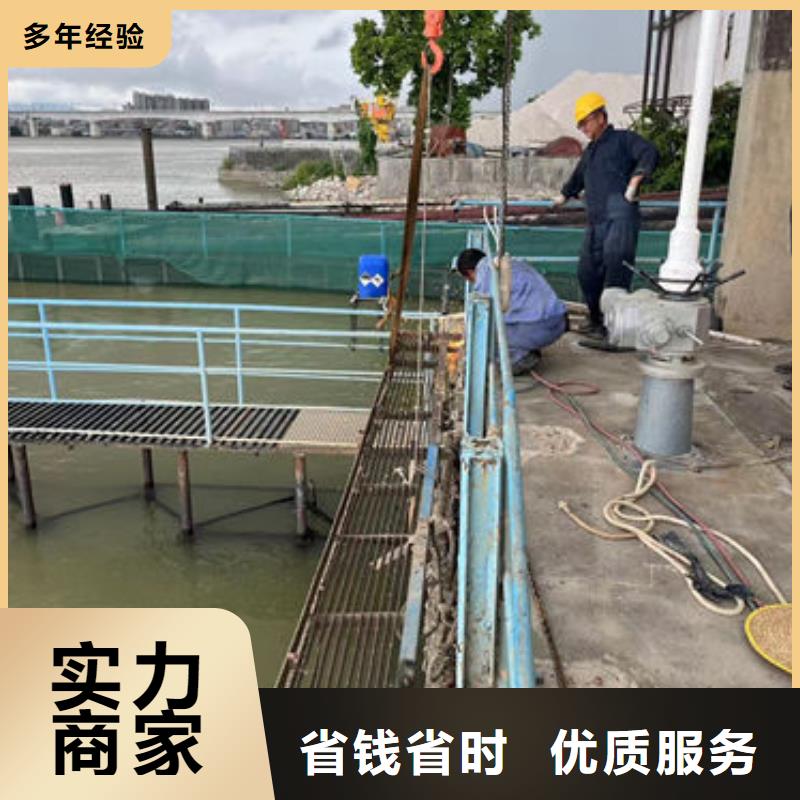 有现货的潜水员水下施工基地