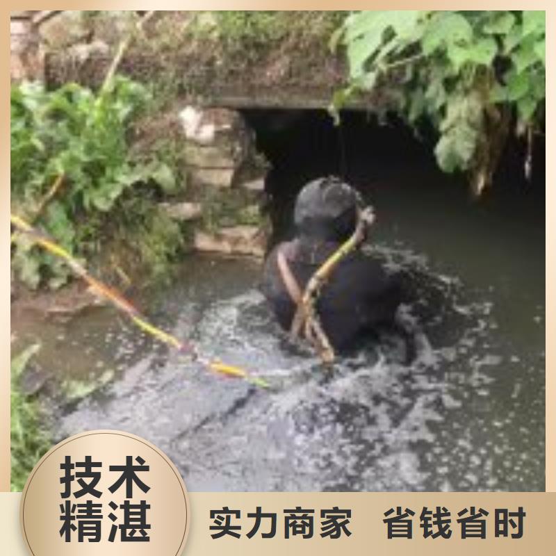 潜水员水里面维修闸门-购买省心