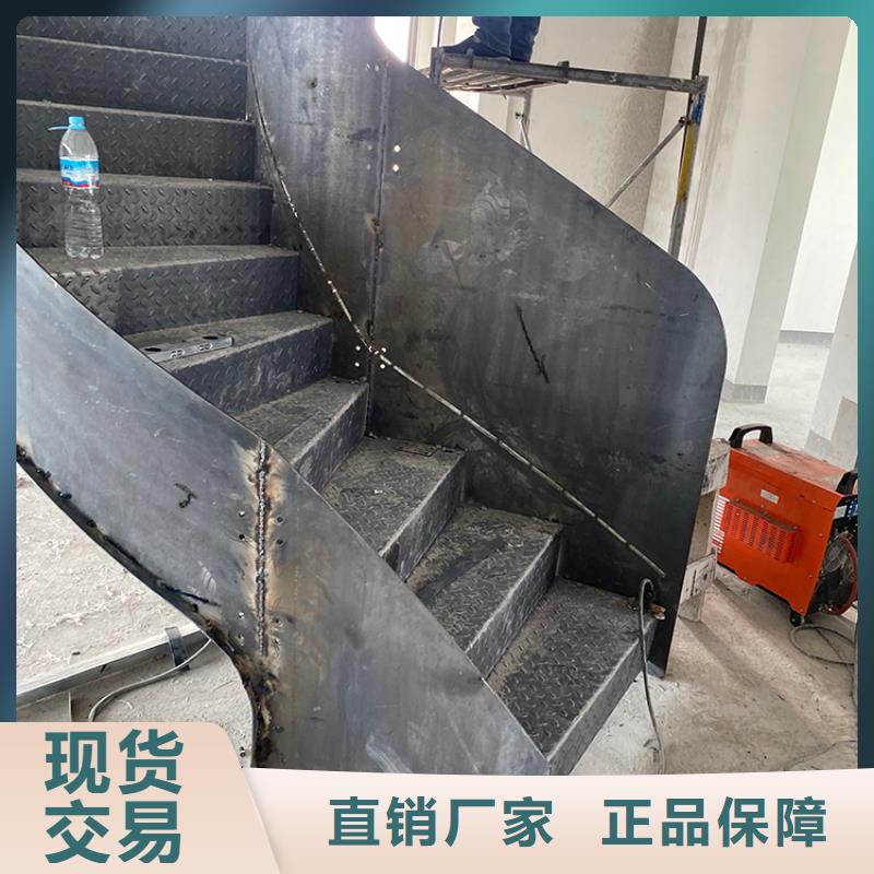 淄博市张店工程楼梯旋转楼梯钢化玻璃扶手