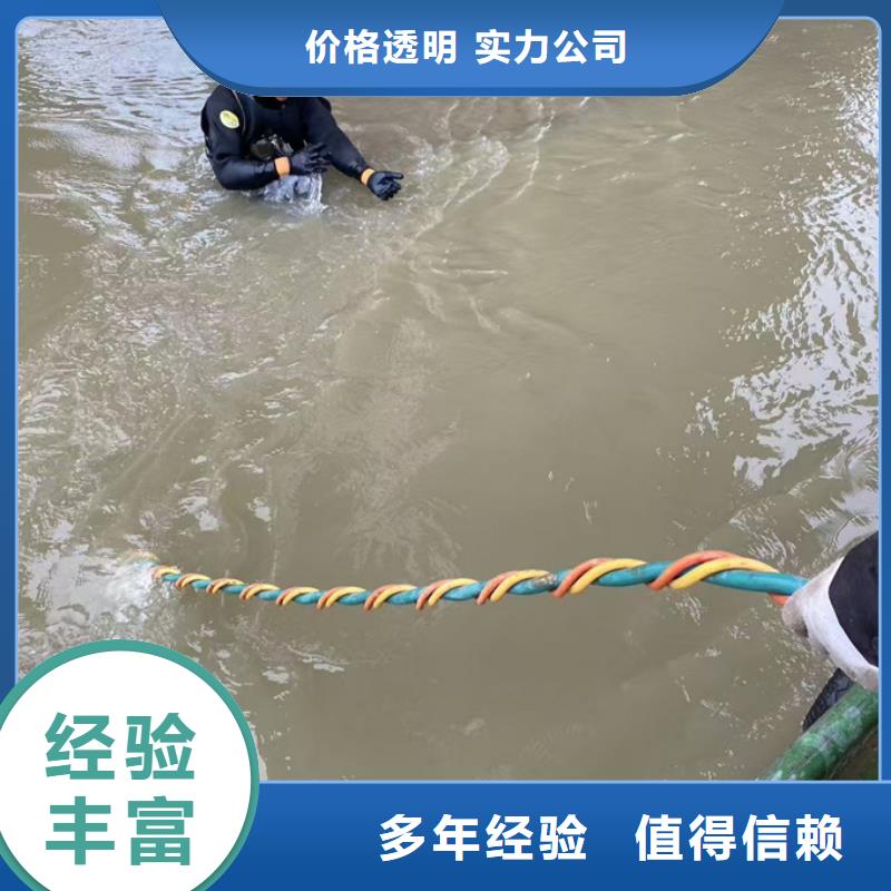 潜水员水下作业队伍经验丰富